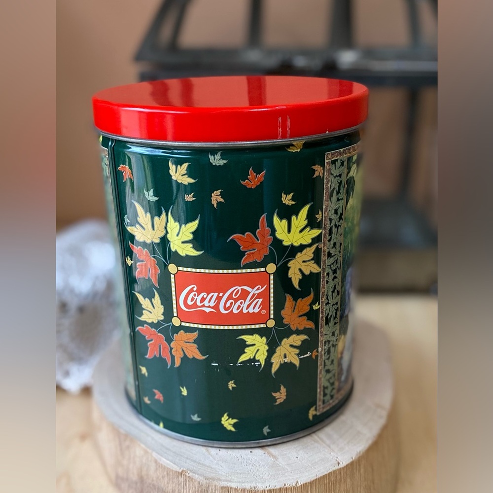 Coca-Cola Coke collectible tin with 1931 Norman
Rockwell Boy & his Dog painting - Picture 3 of 6